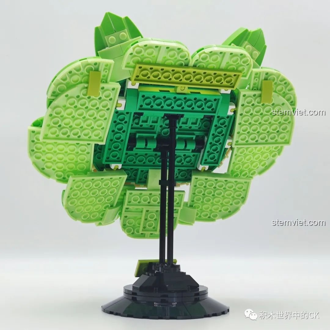 Mặt sau của mô hình Chó Cải Thảo 12601 cho thấy kết cấu khung kỹ thuật chắc chắn bên trong.