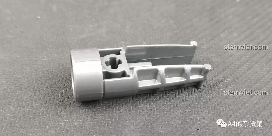 Cơ chế kết nối nòng pháo và tháp pháo của bộ KAZI 82010, được cho là không chắc chắn.