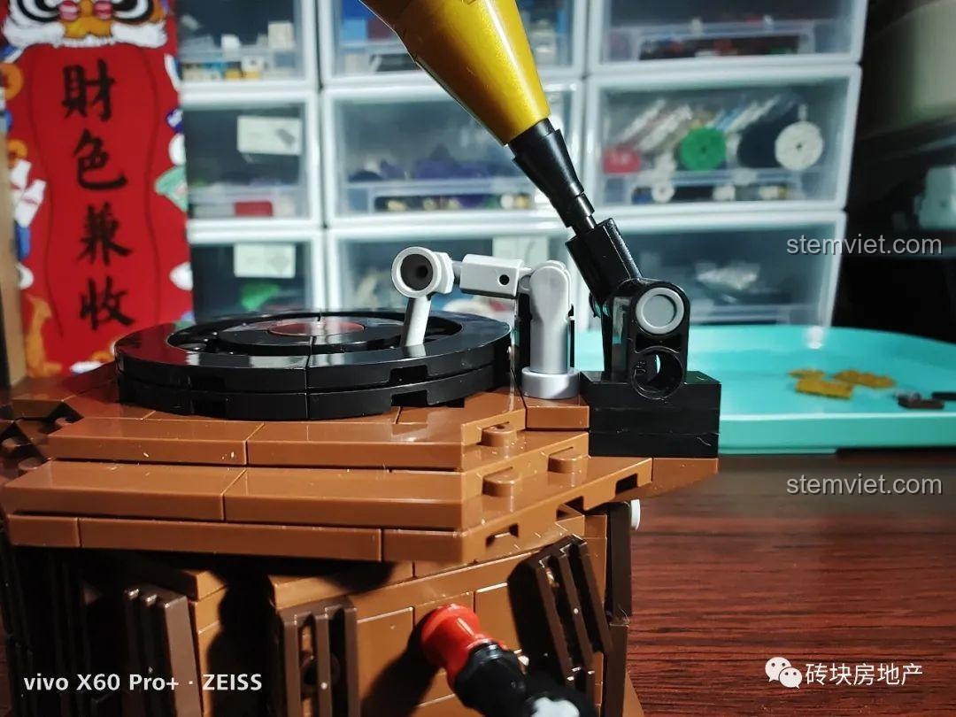 Sau khi thay khớp nối, loa kèn đã được nâng lên, tạo ra một dáng vẻ cân đối và đẹp mắt hơn.