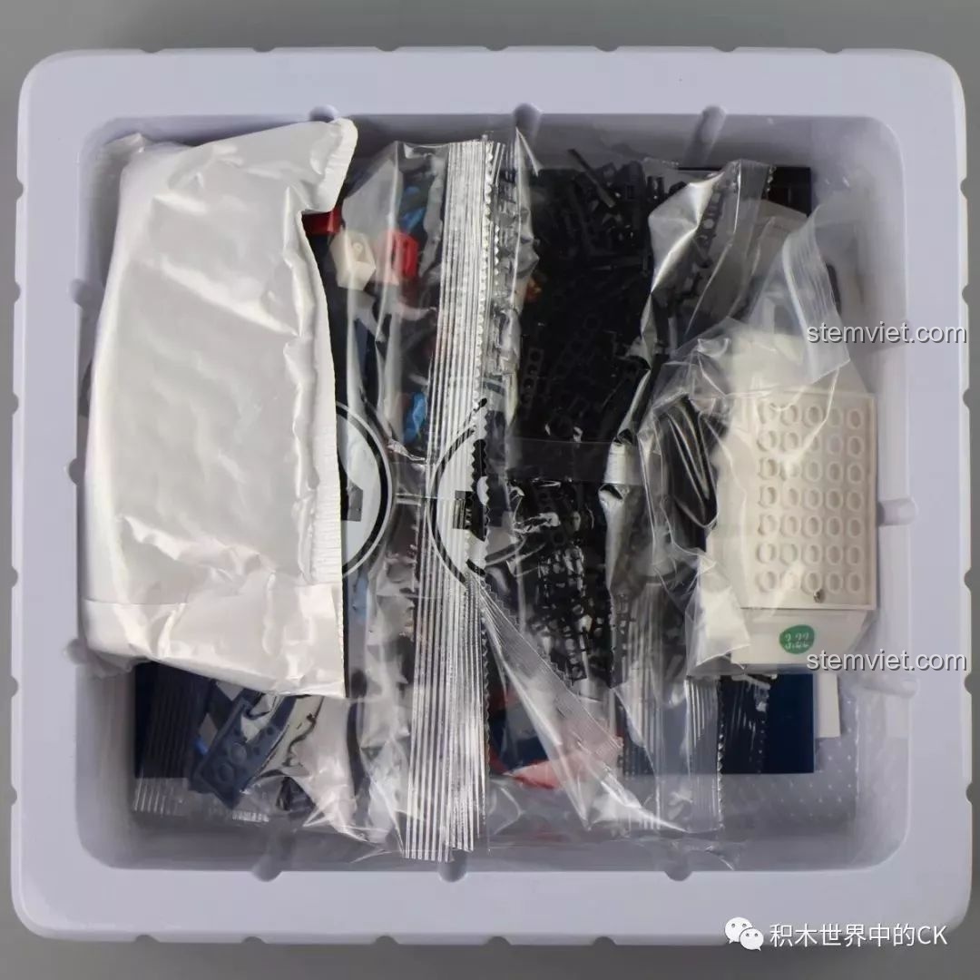 Khay nhựa bên trong hộp đồ chơi lắp ráp Mould King 13041 Captain America.