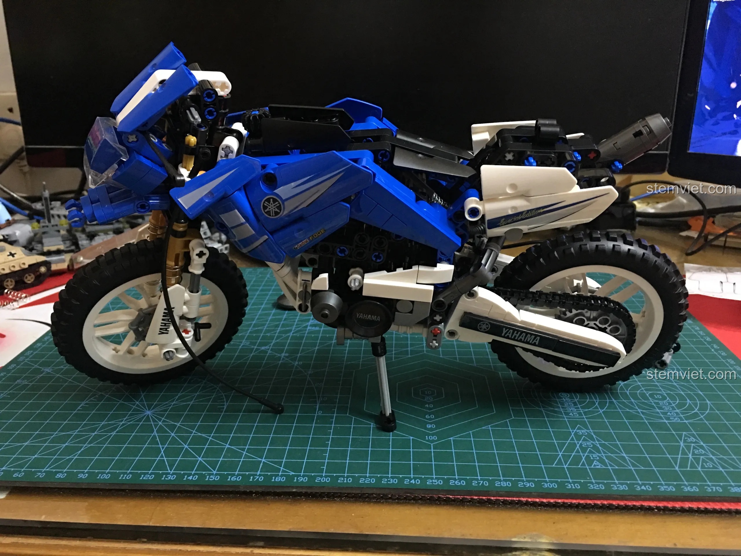 Một khe hở nhỏ xuất hiện ở phần khung xe Sembo 701702 do sự chênh lệch trong thiết kế chi tiết.