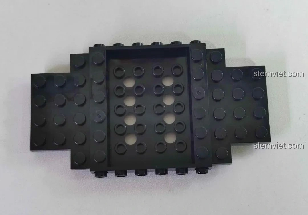 Chi tiết khoang động cơ của xe Pinbo PB8801 Shadow Sprinter đang trong quá trình lắp ráp, với các mảnh ghép màu sắc.