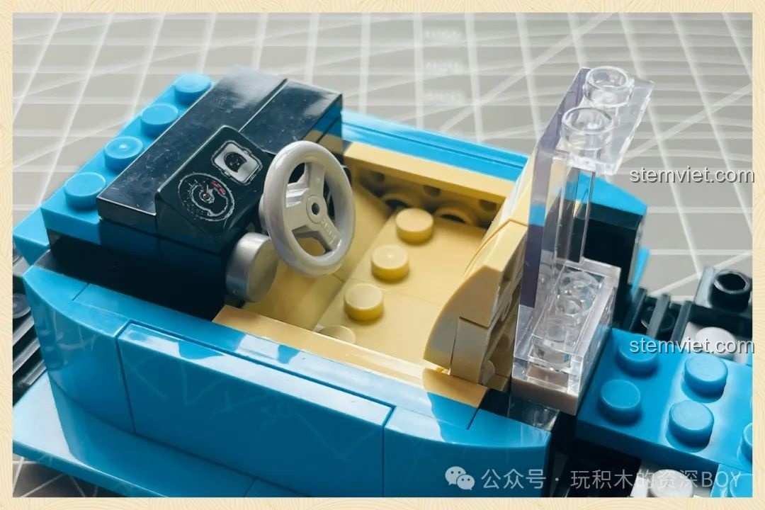 Tổng quan khoang lái của mô hình Pinbo PB8805 Xe Volkswagen Beetle Cắm Trại với vô lăng và ghế ngồi.