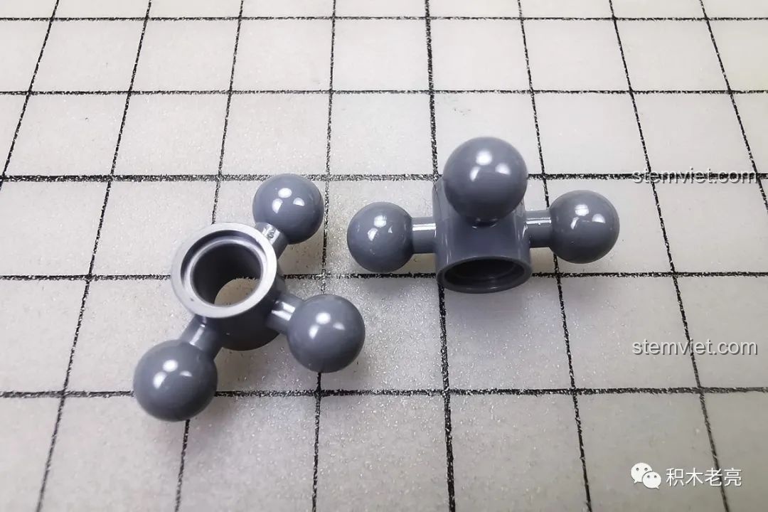 Cận cảnh các khớp nối cầu màu xám của Double Eagle 61020, thể hiện độ chính xác trong thiết kế.