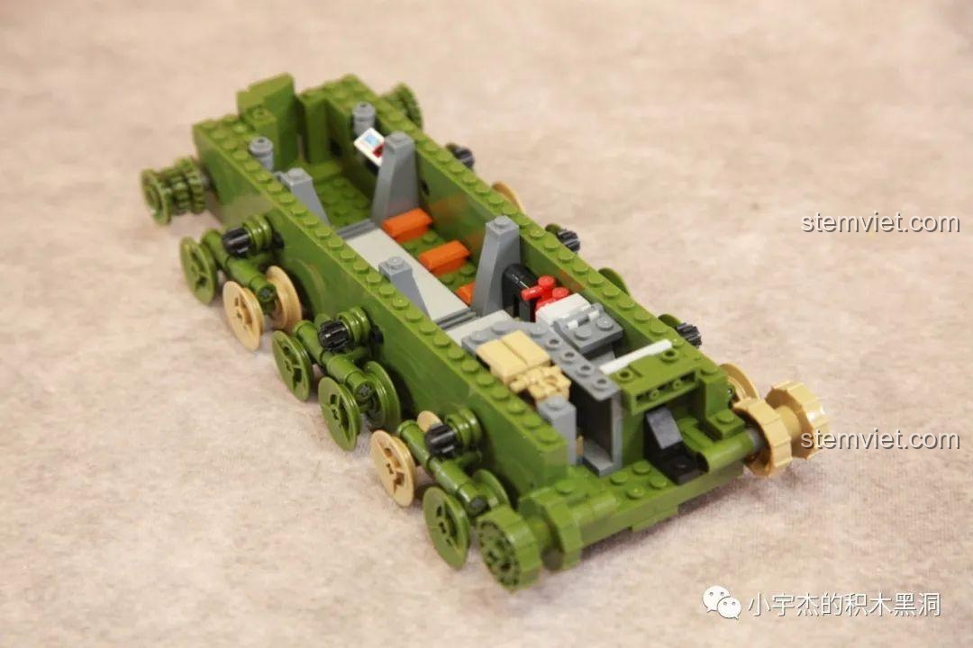 Khung gầm của Xe chiến đấu phòng không Type 09 đã được gắn hoàn chỉnh hệ thống bánh xe.