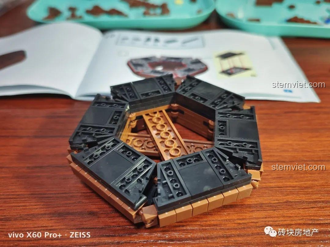 Khung vỏ ngoài của máy hát đĩa than Hengtai 92051 đã hoàn thành, sẵn sàng cho các bước tiếp theo.