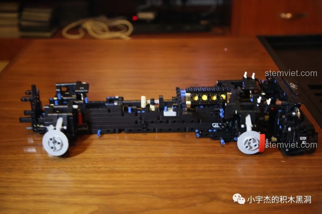 Khung xe sau khi hoàn thành bước 3, trước khi phát hiện lỗi lắp ráp bộ vi sai.