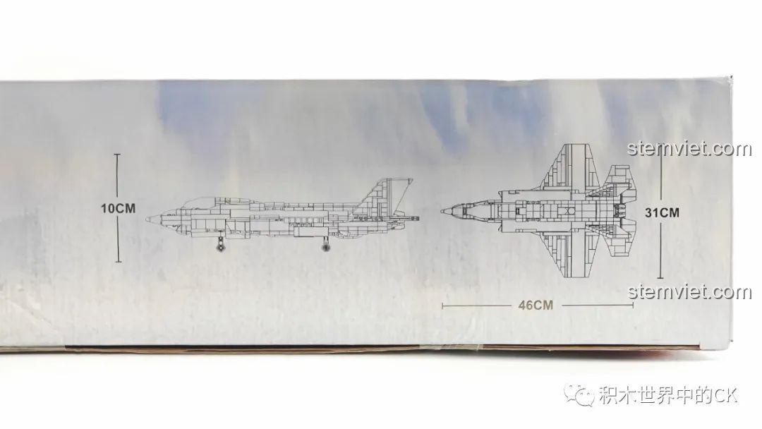 Thông số kích thước của đồ chơi mô hình Máy bay chiến đấu F-35B Lightning II được in trên cạnh hộp, dài 46cm và rộng 31cm.