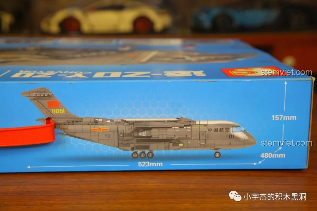 Kích thước mô hình máy bay vận tải quân sự Vận-20 SEMBO 202130 được in trên hộp