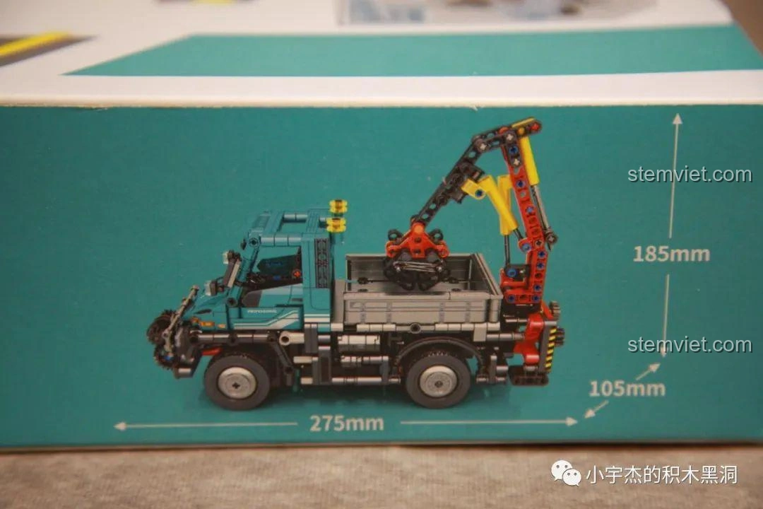 Kích thước mô hình Xe tải công trình Unimog U400 SEMBO Block 720900 được in rõ trên hộp sản phẩm.