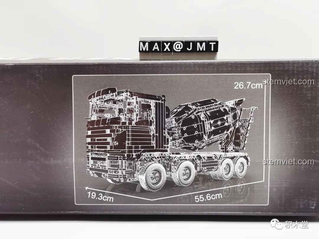 Kích thước chi tiết của mô hình Xe Trộn Bê Tông Tycole T4005: dài 55.6cm, rộng 19.3cm, cao 26.7cm.
