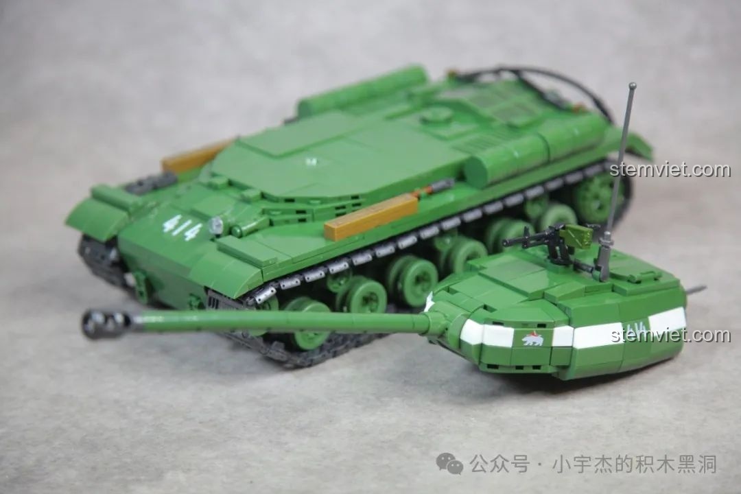 Kiểm tra khả năng di chuyển của xích xe tăng IS-2, hoạt động trơn tru và mượt mà.