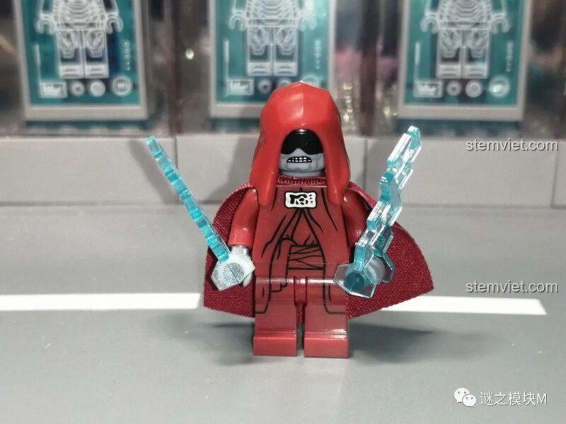 Minifigure Hoàng đế Palpatine với áo choàng đỏ và phụ kiện sấm sét, từ bộ lắp ghép Minifigures Star Wars, đồ chơi xếp hình 340.