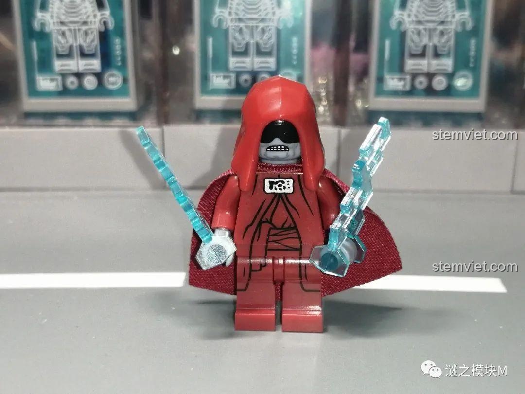 Minifigure Hoàng đế Palpatine với áo choàng đỏ và phụ kiện sấm sét, từ bộ lắp ghép Minifigures Star Wars, đồ chơi xếp hình 340.