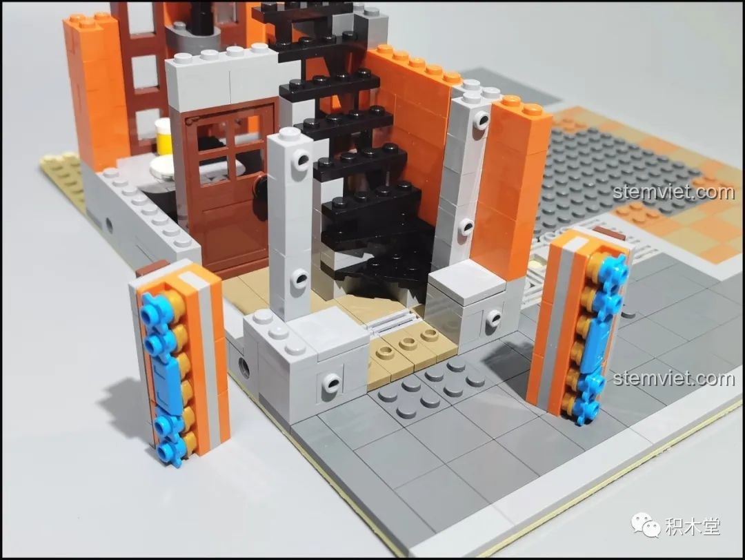 Sử dụng kỹ thuật SNOT để tạo các cột trang trí màu xanh và cam cho mặt tiền quán cafe.