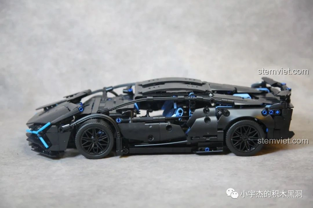 Góc nhìn ngang của mô hình Lamborghini Sián FKP 37 Cyberpunk MK6002 chưa dán decal, thể hiện đường nét thiết kế sắc sảo.