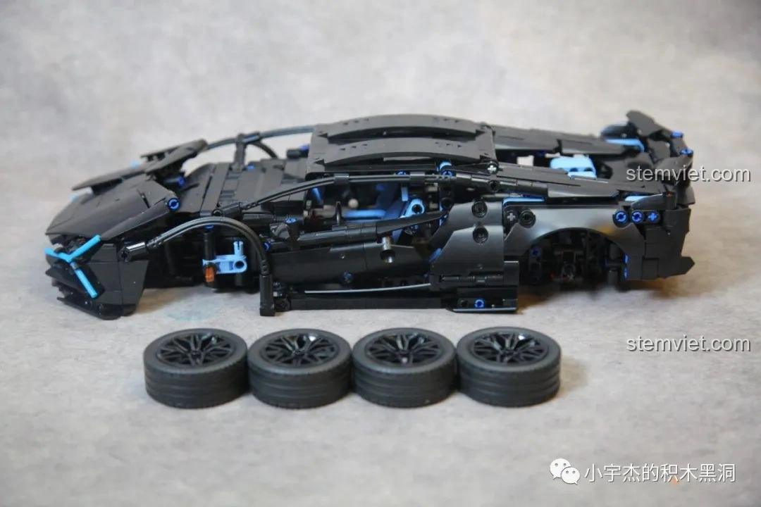 Mô hình Lamborghini Sián FKP 37 Cyberpunk MK6002 đã hoàn thiện phần thân, chưa dán decal, với tông màu đen và xanh nổi bật.