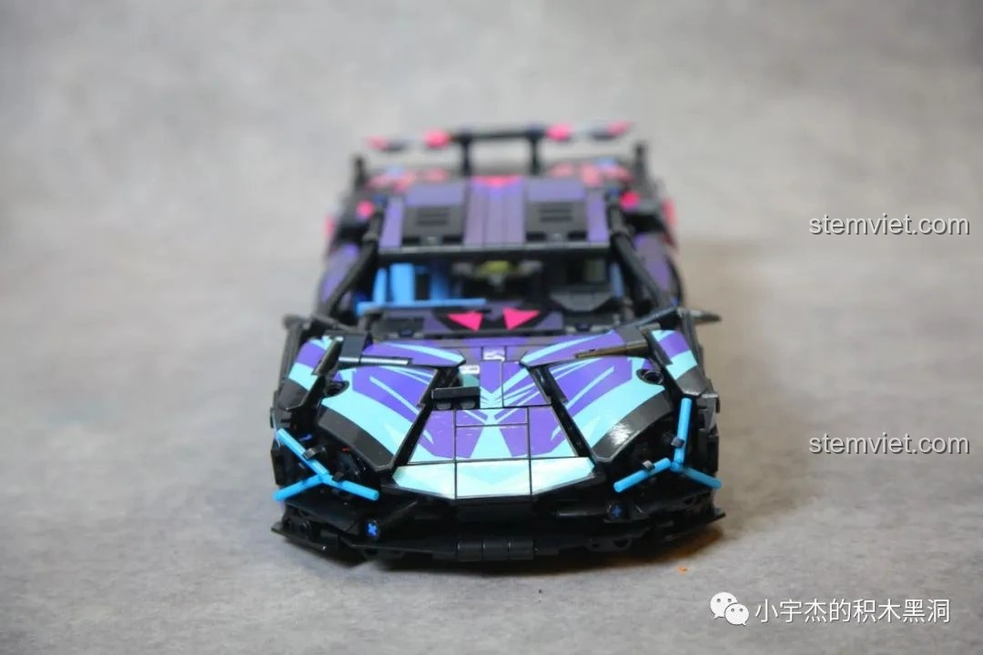 Góc nhìn trực diện phía trước của mô hình Lamborghini Sián FKP 37 Cyberpunk MK6002 đã dán decal, thể hiện rõ vẻ đẹp Cyberpunk.