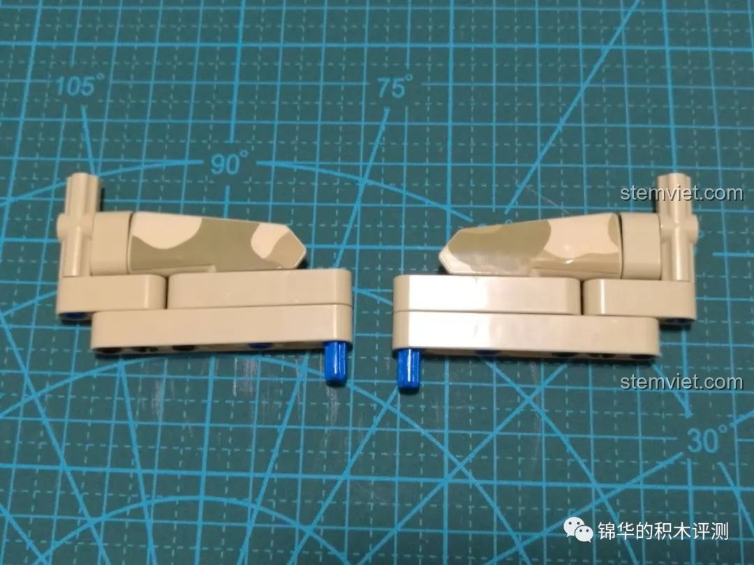 Lắp cửa hông vào thân xe bọc thép Marauder, trải nghiệm Mould King 13131 Xe chiến đấu Marauder.