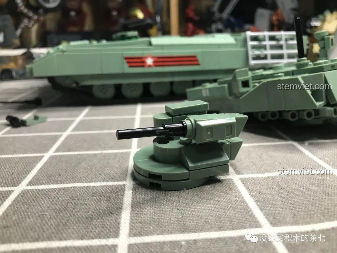 Lắp nòng pháo chính để hoàn thành mô hình xe tăng T-14 Armata Jiazhi 0101.