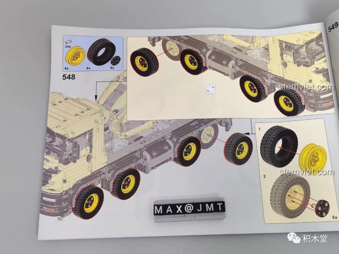 Hướng dẫn lắp ráp bánh xe và lốp xe trong sách của bộ lắp ráp Xe Trộn Bê Tông Tycole T4005.