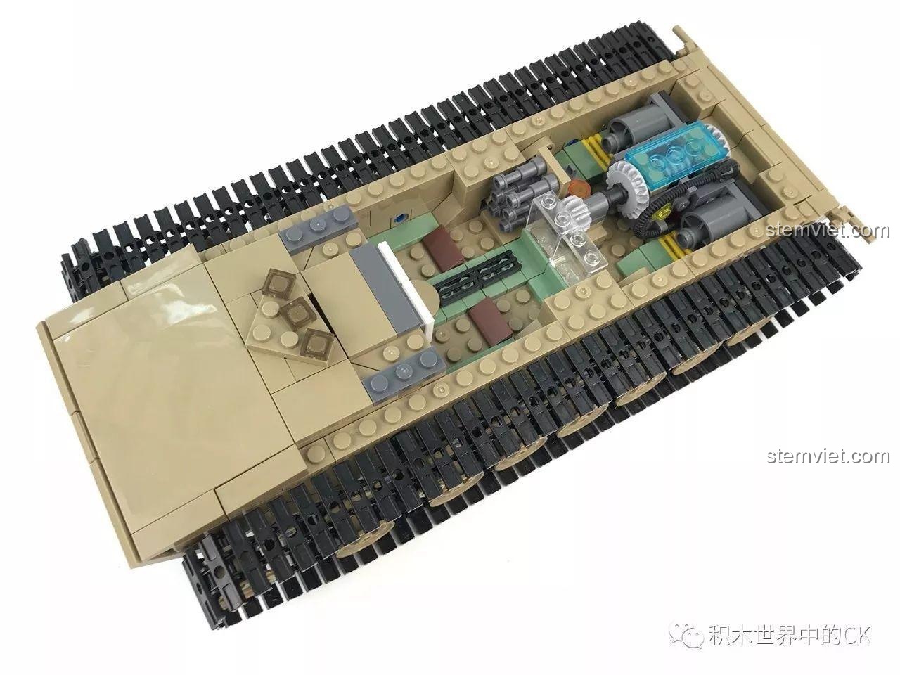 Phần thân dưới của xe tăng M1A2 Abrams sau khi được lắp hoàn chỉnh hệ thống bánh xích.