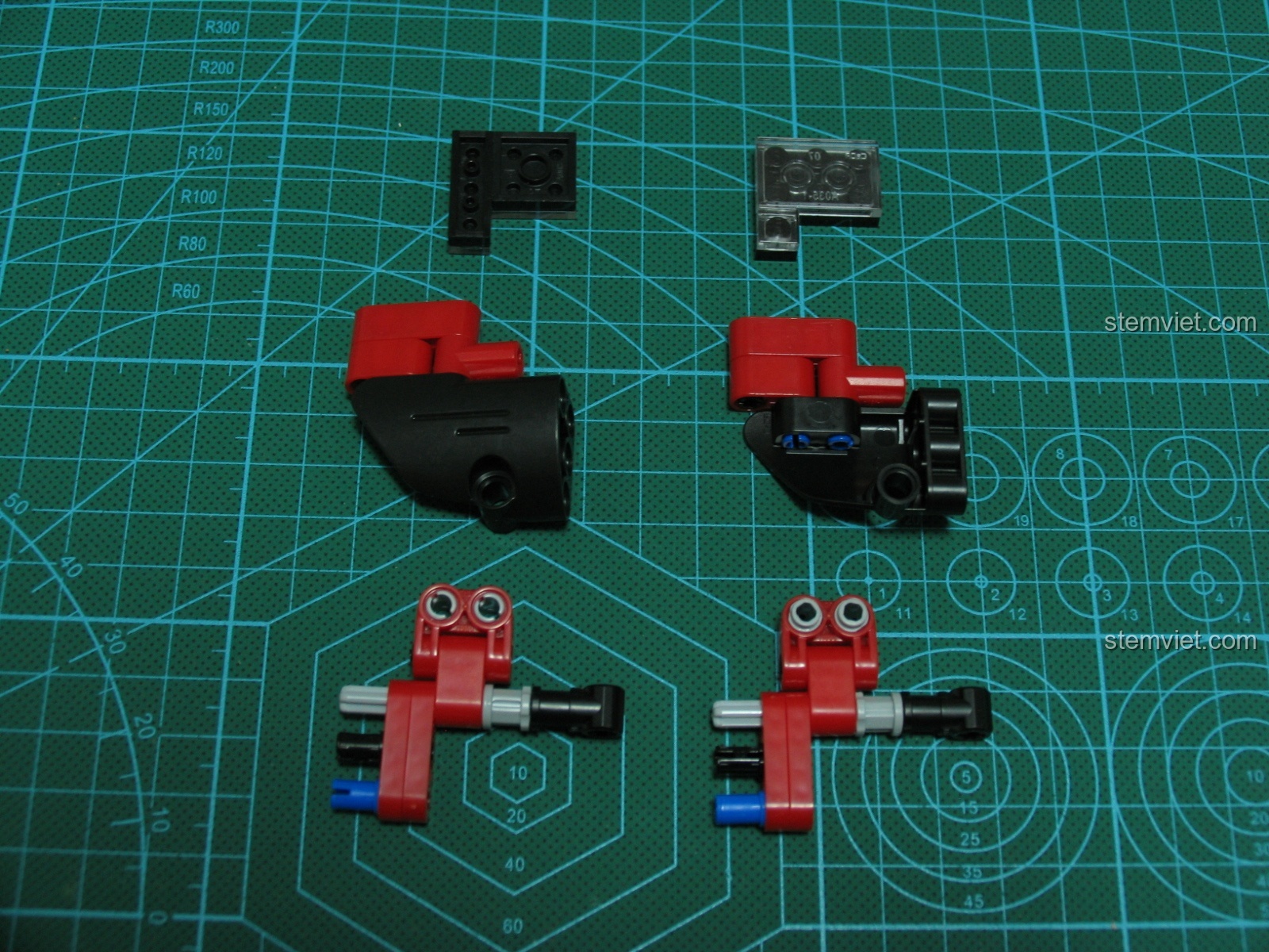 Cụm đèn pha của xe bán tải CaDA C51005 sau khi lắp ráp, sẵn sàng để gắn vào phần đầu xe.