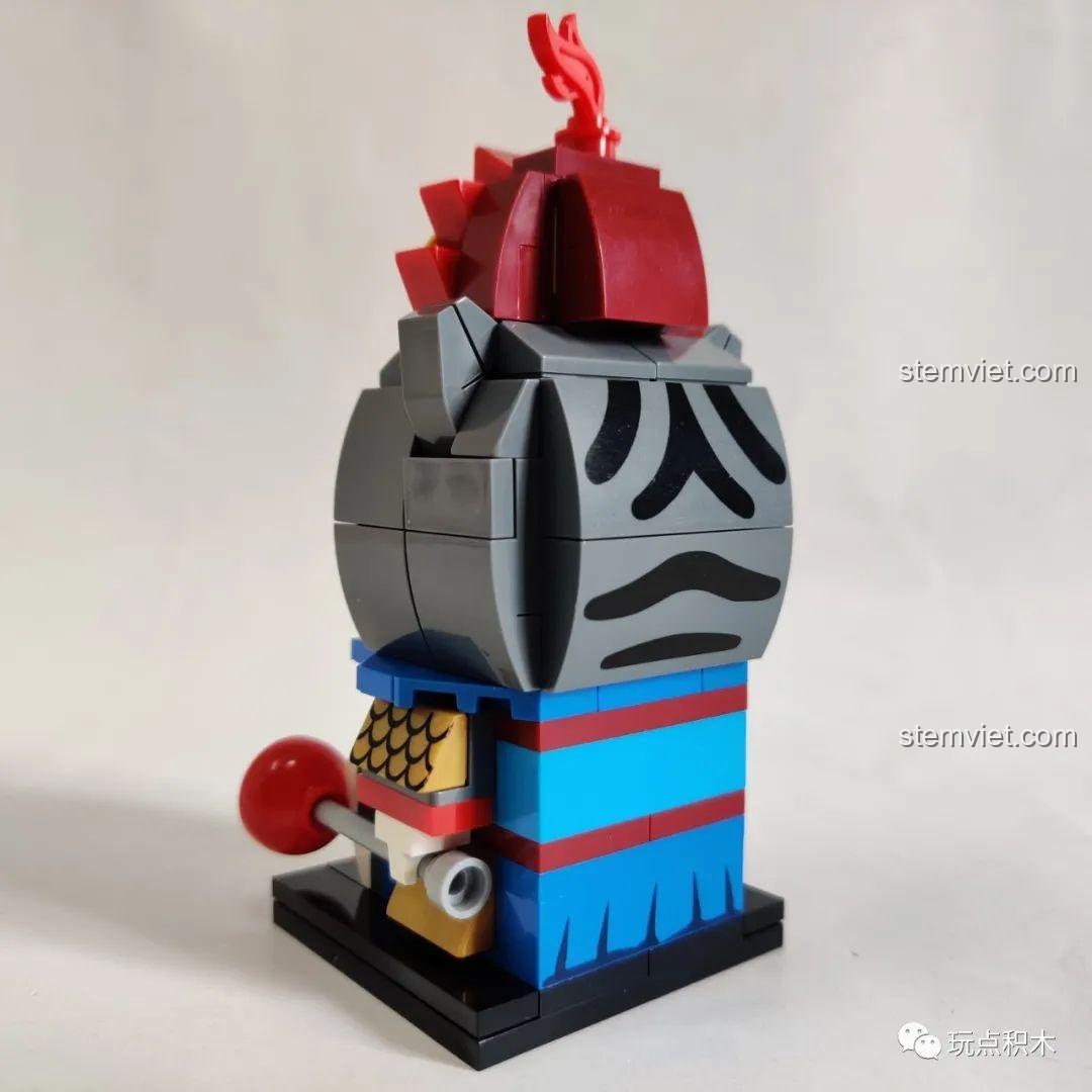 Tiến độ lắp ráp mô hình GUDI Ba Trát Hắc 52054, phần đầu và tai đã được lắp.