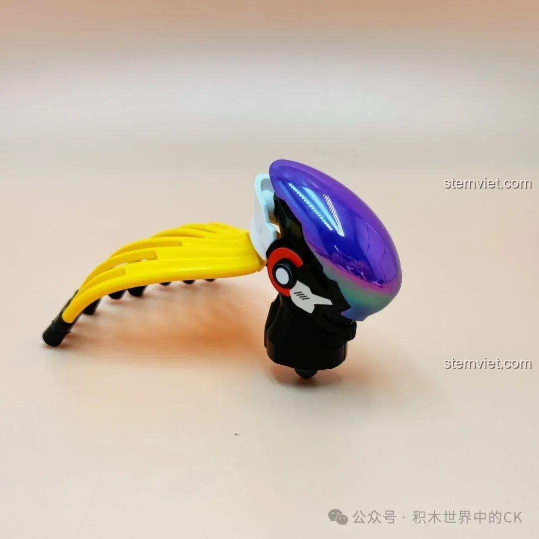 Chi tiết lắp ráp phần đầu của mô hình robot Hậu Nghệ Keeppley 78013, với mũ giáp màu tím bóng.