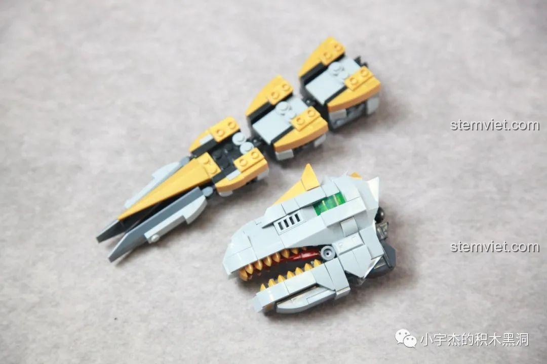 Hoàn thành phần đầu và đuôi của mô hình Khủng Long Máy Allosaurus từ các chi tiết túi số 5.