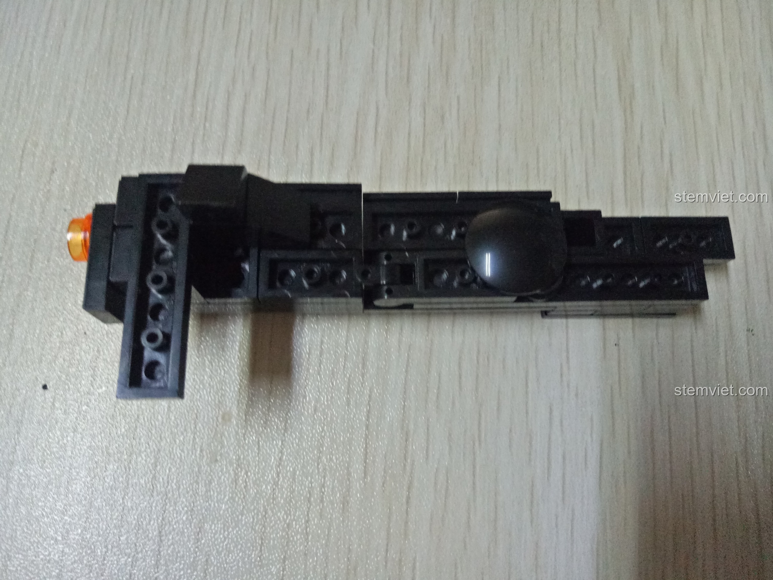 Cấu trúc lắp ráp phần đèn pha của bộ đồ chơi mô hình Biểu tượng xe hơi Đức Mercedes 300SL 3010, khá phức tạp.