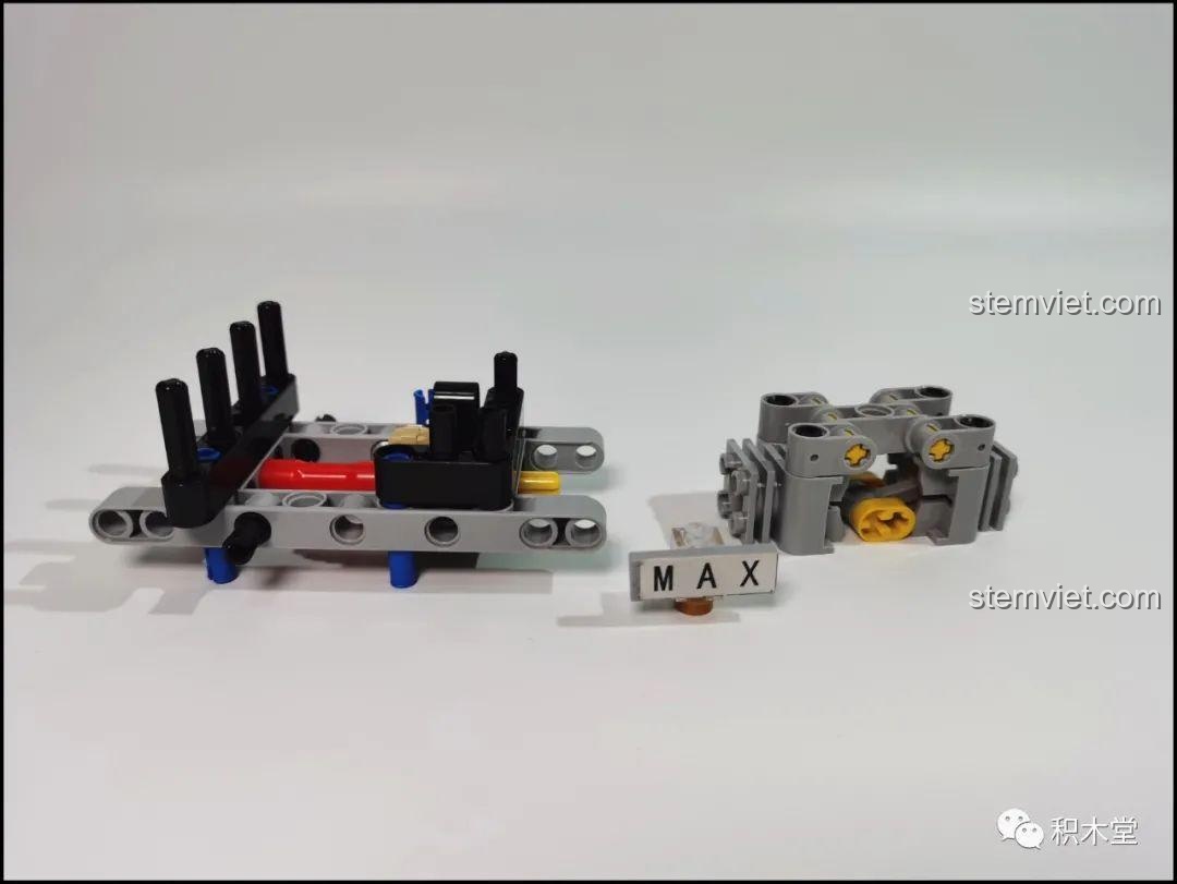 Quá trình lắp ráp bộ Leier 50008 Mô tô BMW R1200GS Rallye, bắt đầu với phần động cơ boxer nằm ngang.