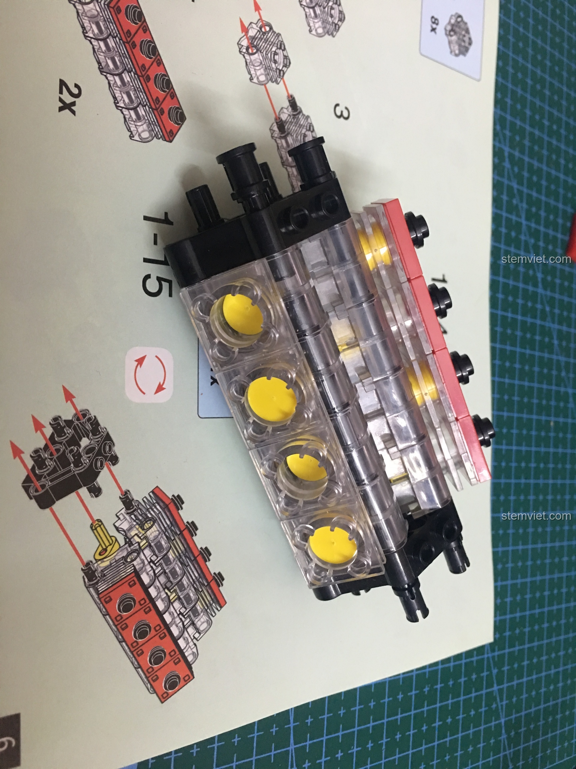 Quá trình lắp ráp khối động cơ V8 cho mô hình Siêu mô tô Lazareth LM847.