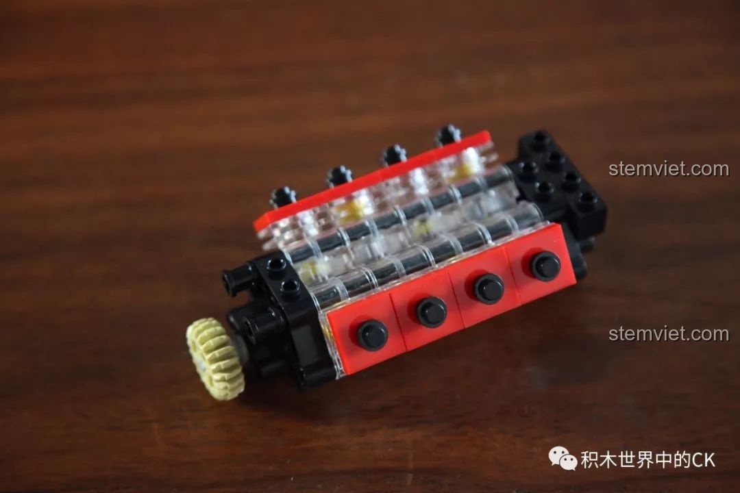 Quá trình lắp ráp khối động cơ V8 cho mô hình Xe máy 4 bánh độc đáo Xingbao với các chi tiết trong suốt.