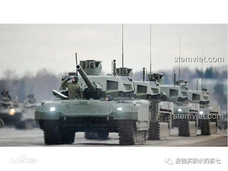 Quá trình lắp ráp giáp hông của xe tăng T-14 Armata, khá tốn công sức.