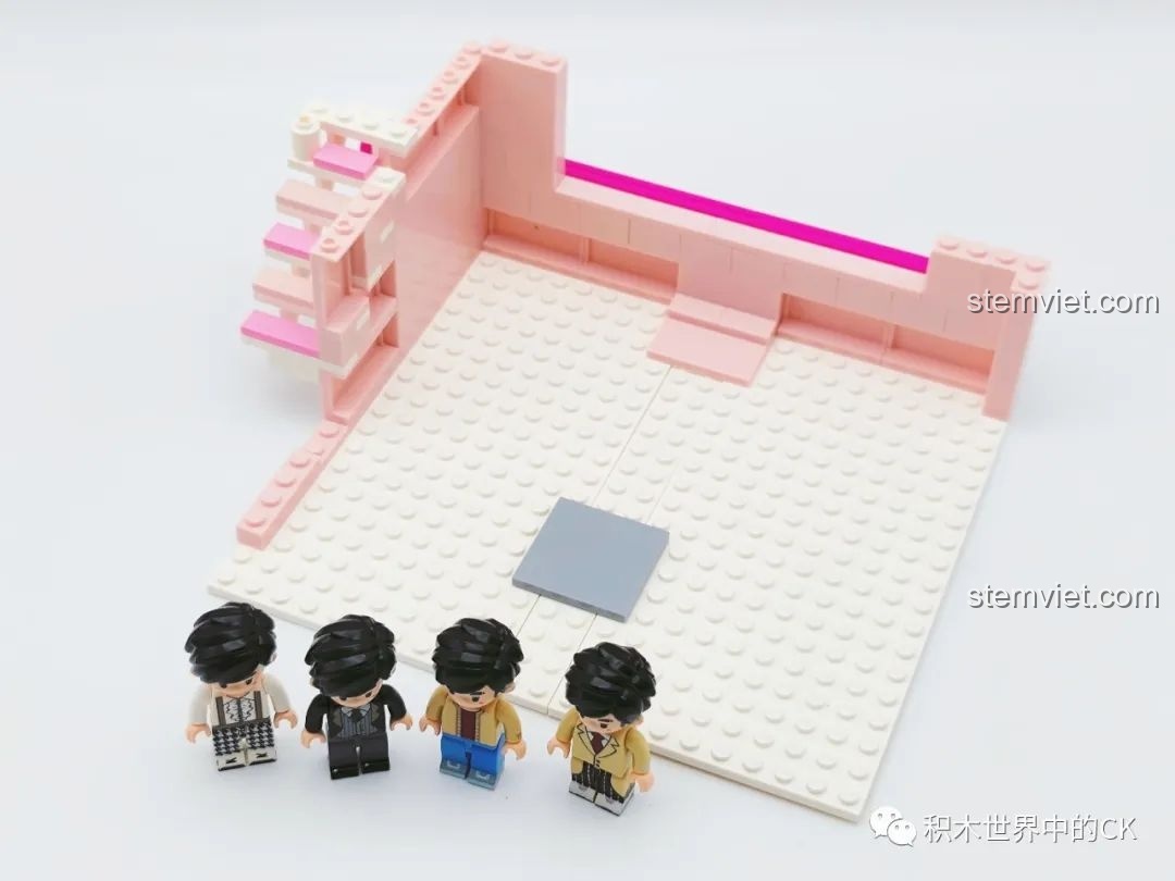 Quá trình lắp ráp phần khung đế của bộ đàn piano xoay Keeppley DZ0155.