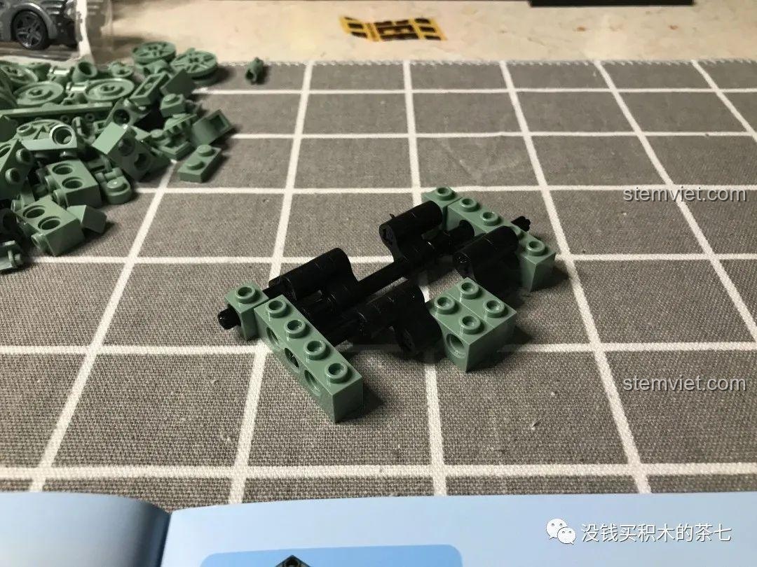 Quá trình lắp ráp khung gầm xe tăng T-14 Armata từ những chi tiết đầu tiên.