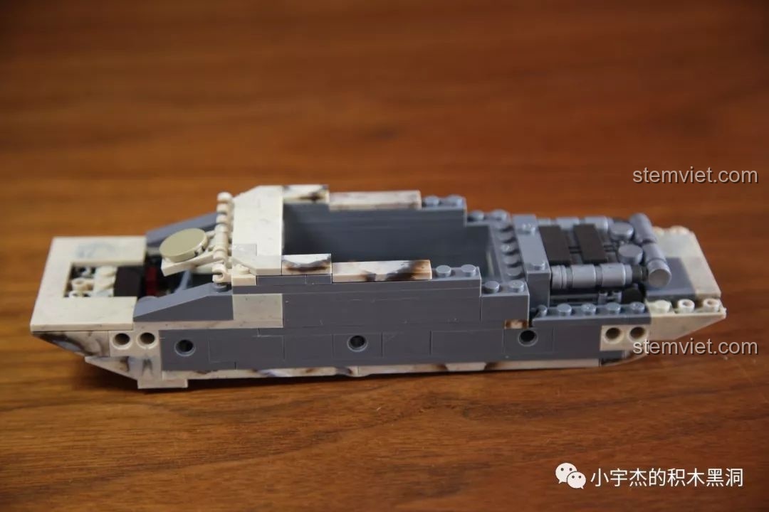 Quá trình lắp ráp khung gầm rộng 7-stud của Mô hình xe tăng Type 99 XB-06021.
