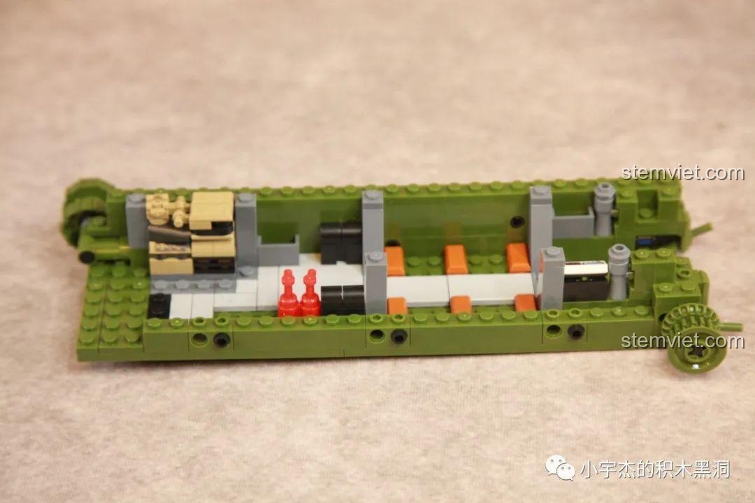 Quá trình lắp ráp phần khung và nội thất ban đầu của mô hình Pháo Tự Hành Phòng Không Type 09.