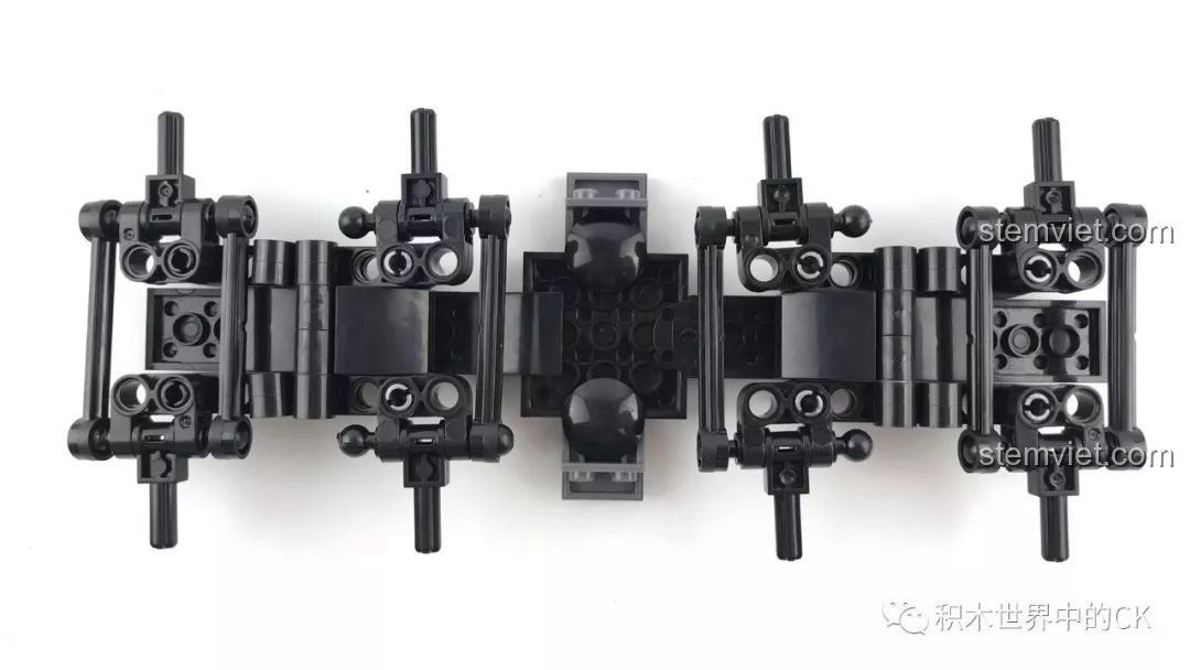 Quá trình lắp ráp khung gầm và hệ thống treo của Xe địa hình 8 bánh Xingbao.