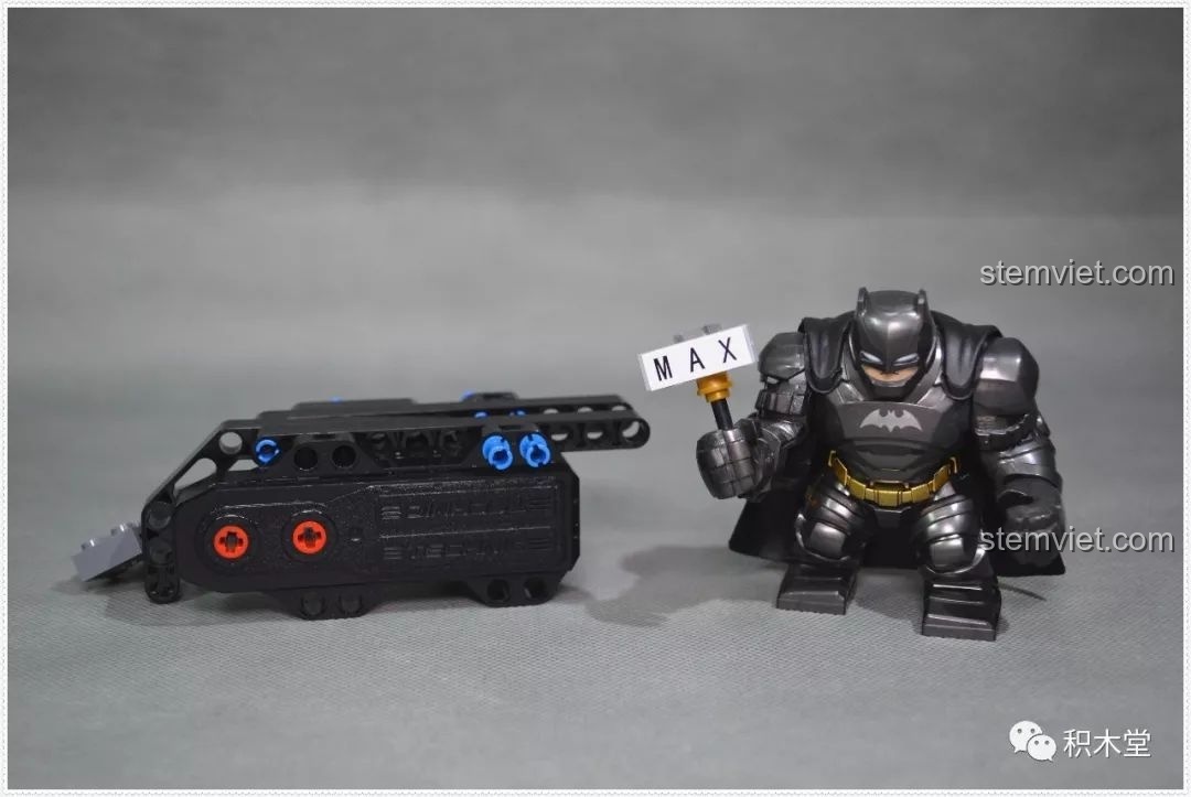 Quá trình lắp ráp khung gầm của bộ lắp ráp Ferrari FRR-F1 cho trẻ em trên 6 tuổi.