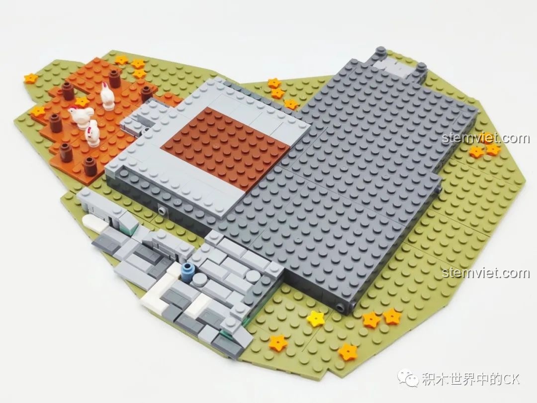 Quá trình lắp ráp nền móng của Quán Trọ Trung Cổ JIESTAR 89148, với khu vườn và chuồng gà.