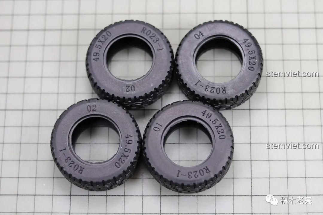 Quá trình lắp ráp nội thất và ghế ngồi màu đỏ đen vào khung gầm của Double Eagle 61020 Nissan GTR R35.