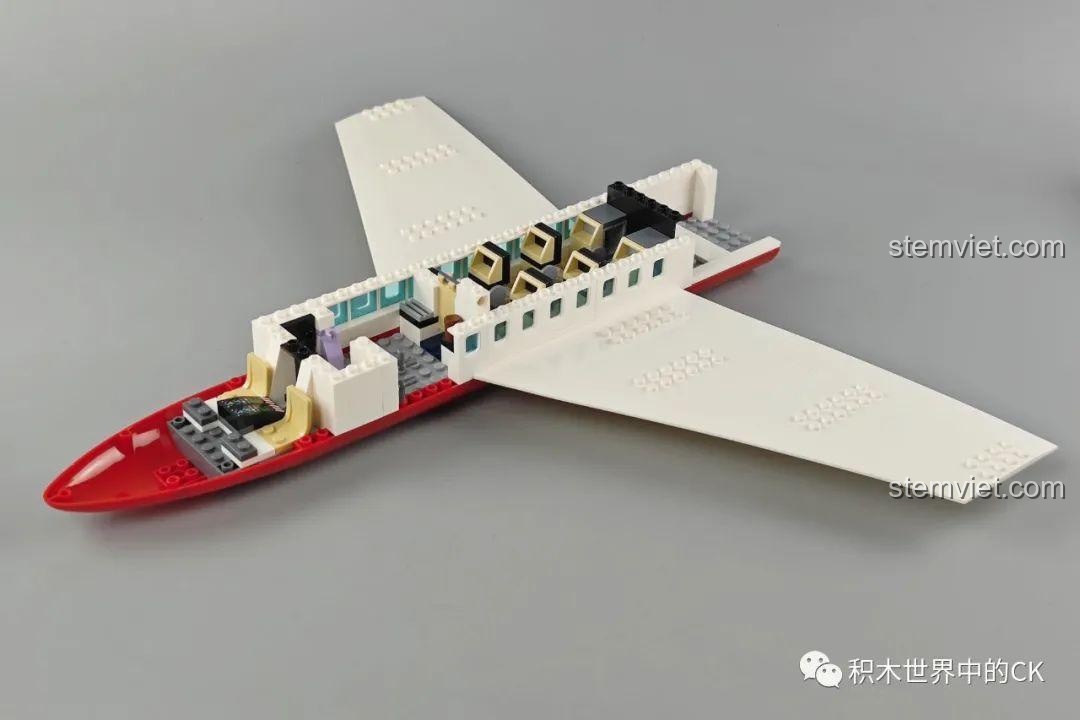 Lắp ráp nội thất bên trong máy bay GUDI 10503, bao gồm các hàng ghế cho hành khách và khoang lái.