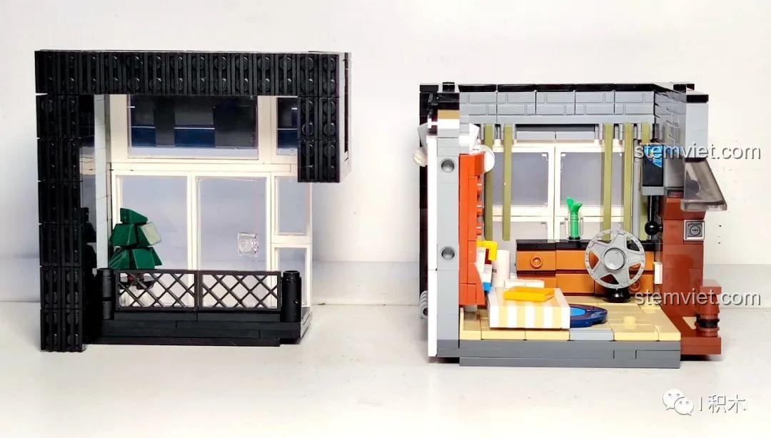 Quá trình lắp ráp tầng ba của bộ XMORK 10205, bao gồm phòng ngủ và ban công.