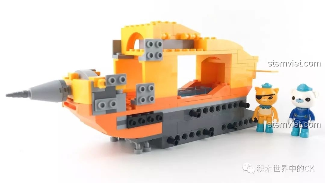 Tàu Độc Giác Kình GUP-S đang trong quá trình hoàn thiện phần thân, một món đồ chơi mô hình hấp dẫn.