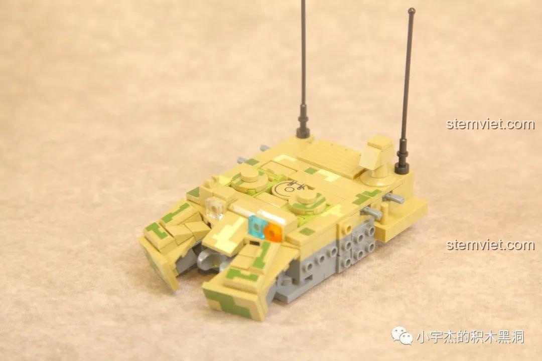 Lắp ráp phần lõi của tháp pháo xe tăng Type 99A 688002, thể hiện lớp giáp hình nêm đặc trưng.