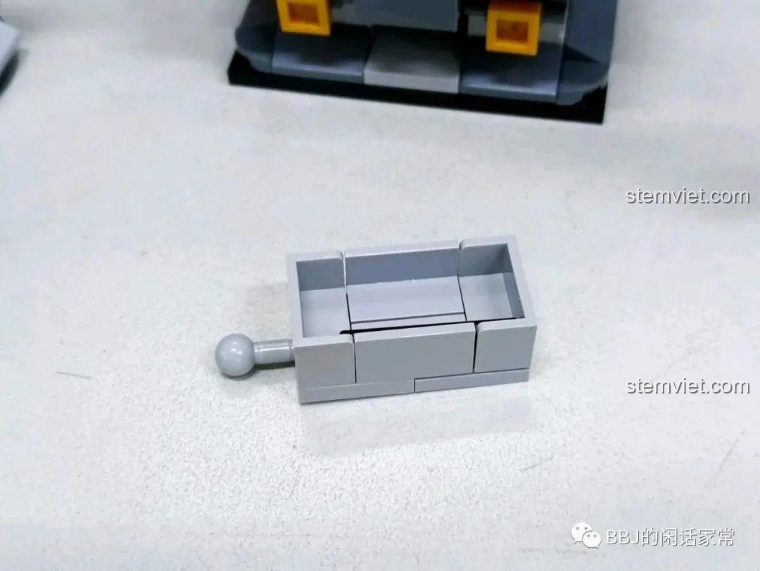 Một chi tiết nhỏ trong bộ đồ chơi lắp ghép Leier J915.