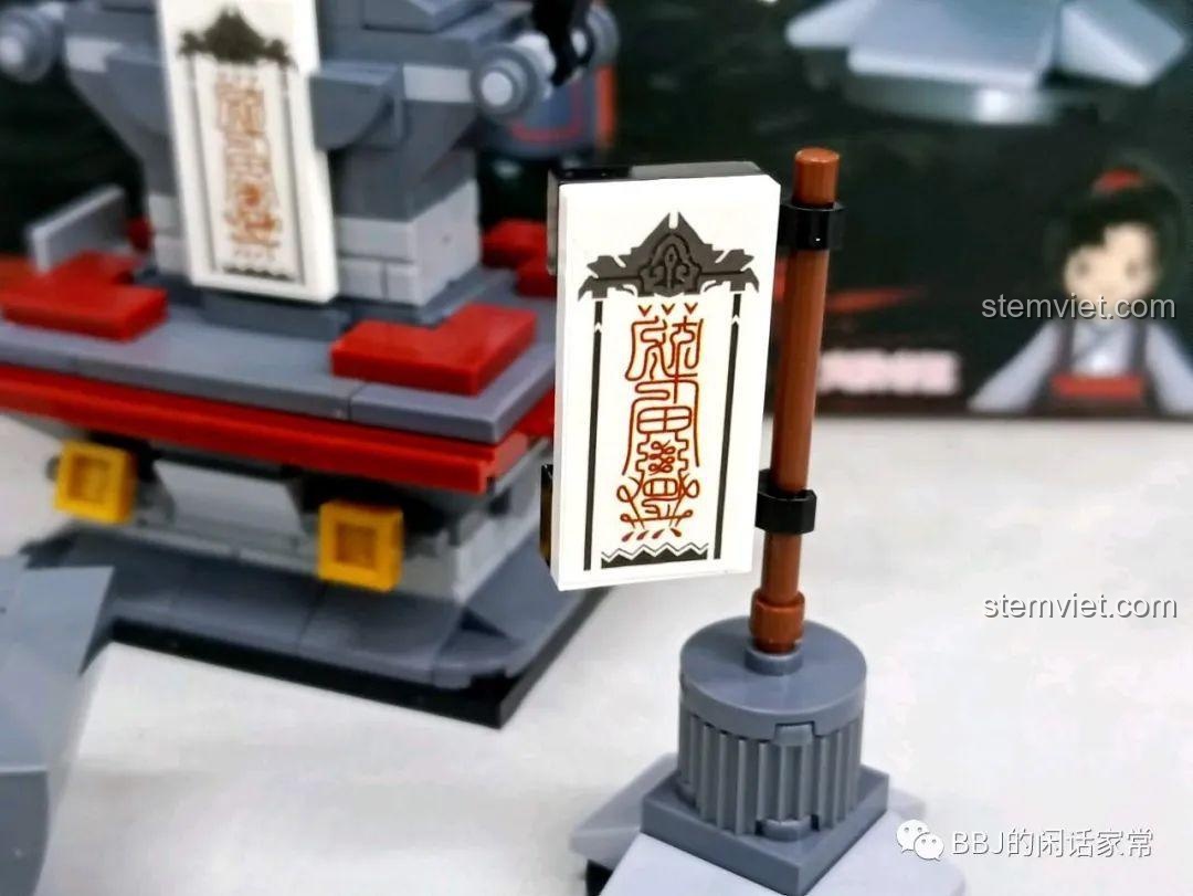 Cờ phướn trang trí trong bộ đồ chơi mô hình Tế Đàn Trần Tình LE-J915.