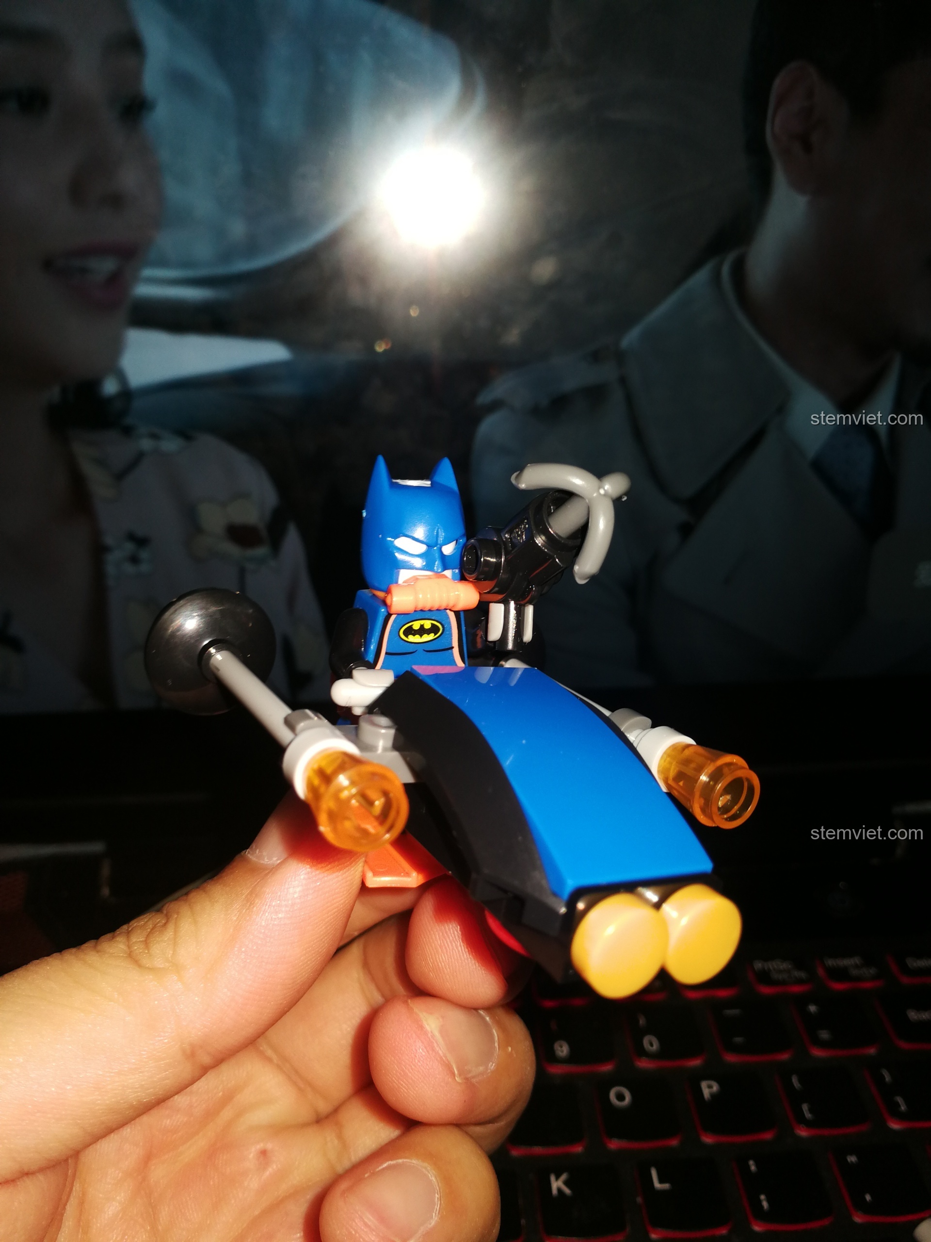 Mô hình Batman lặn biển hoàn chỉnh với phương tiện cá nhân từ bộ LELE 34012, giá tốt.